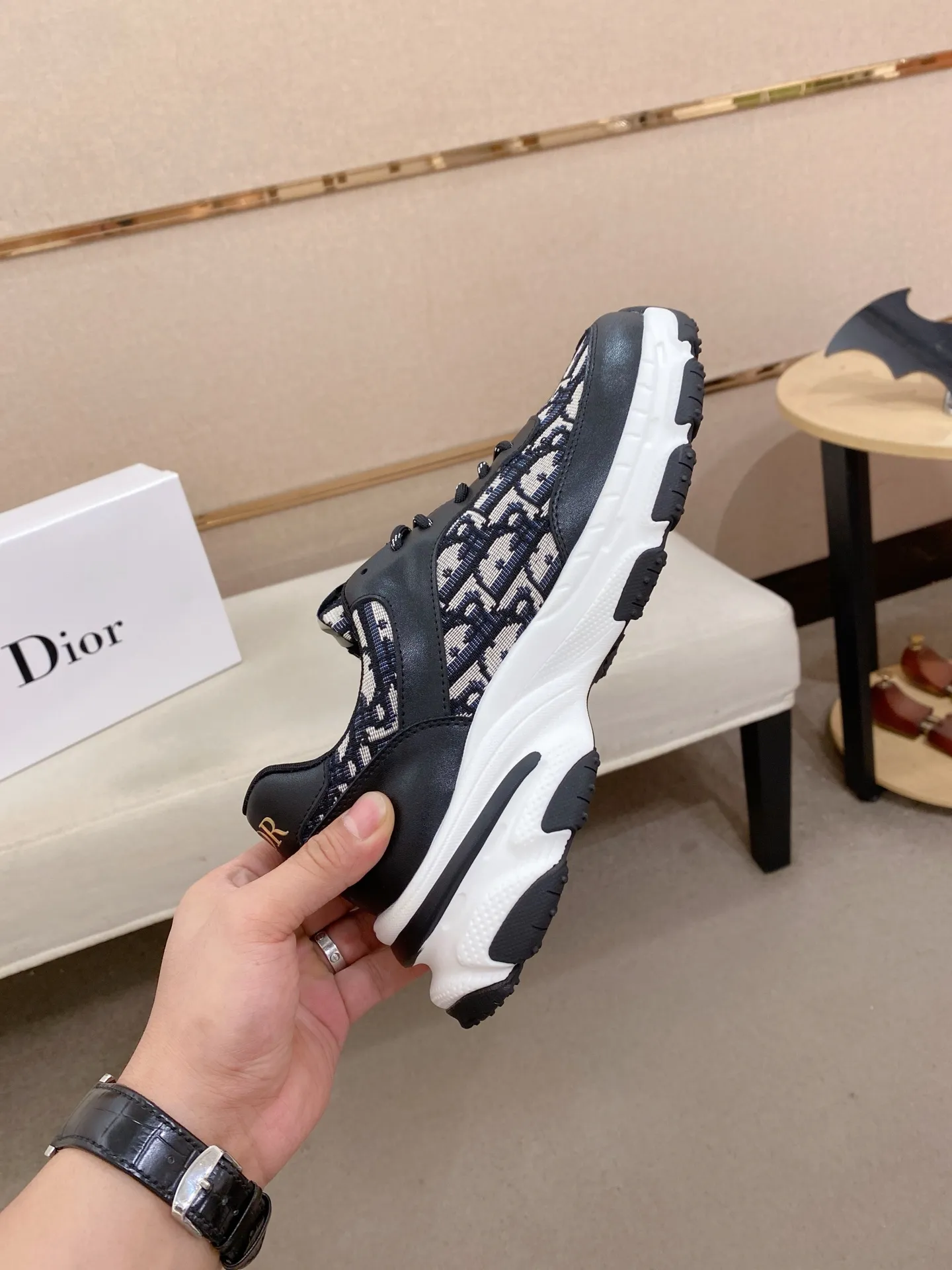 Men's clothing and shoes 442💰🇮🇹🇮🇹Dior d The new model is on sale at the same time at the counter. The upper 🇮🇹 is imported Italian first-layer cowhide, and the lining is fully imported sheepskin 💪💪. It is a complete 1⃣️ to 1⃣️ replica 🇮🇹💪💪, ⚠ Sole: The original sole is specially provided by the original factory. The exclusive movable molded sole is super comfortable. ⚠Original factory single goods, 🔍🔍high quality, you can enter and leave the counter at will, welcome to compare⚠. Code number: 38-44. Can be customized for 45 non-refundable.